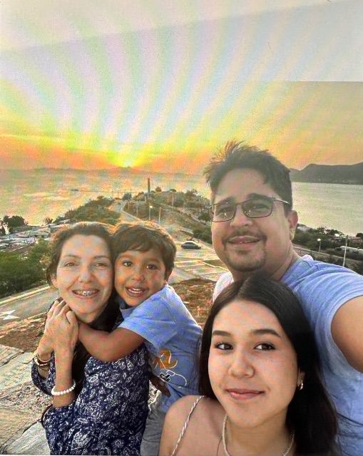 Elisa Carillo y su familia