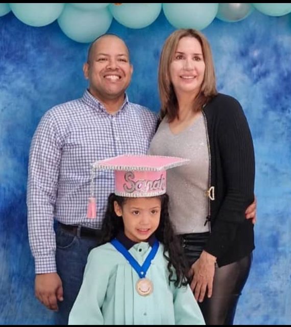 Rosalba y su hija y esposo