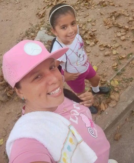 Yuleisy olivares y Amanda castillo