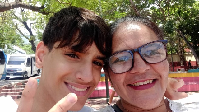 Mary Nava Valecillos y Angel
