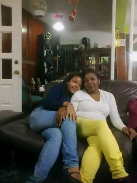 Milagros Angel (la de azul)