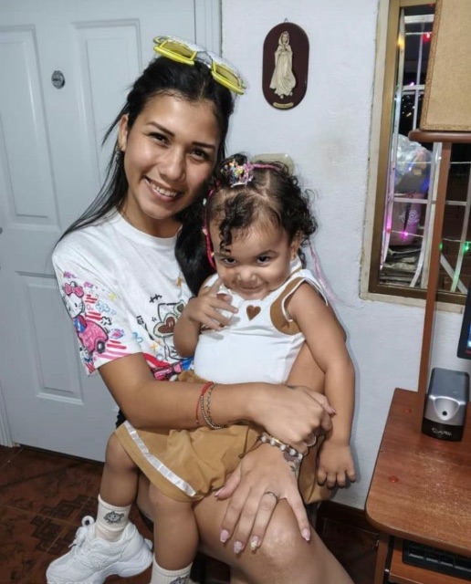Maileth Pérez y su hija Thailet Calderon