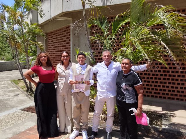 Hola amigos, ellos son mi familia estaban  en los corales, necesito información si lo han visto por favor contáctanos al  se llaman germairy Terán, Gladys uriepero, María ibirma, Oswaldo Tovar, Oswaldo José Tovar