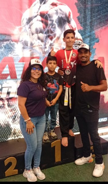 Kareem González y familia